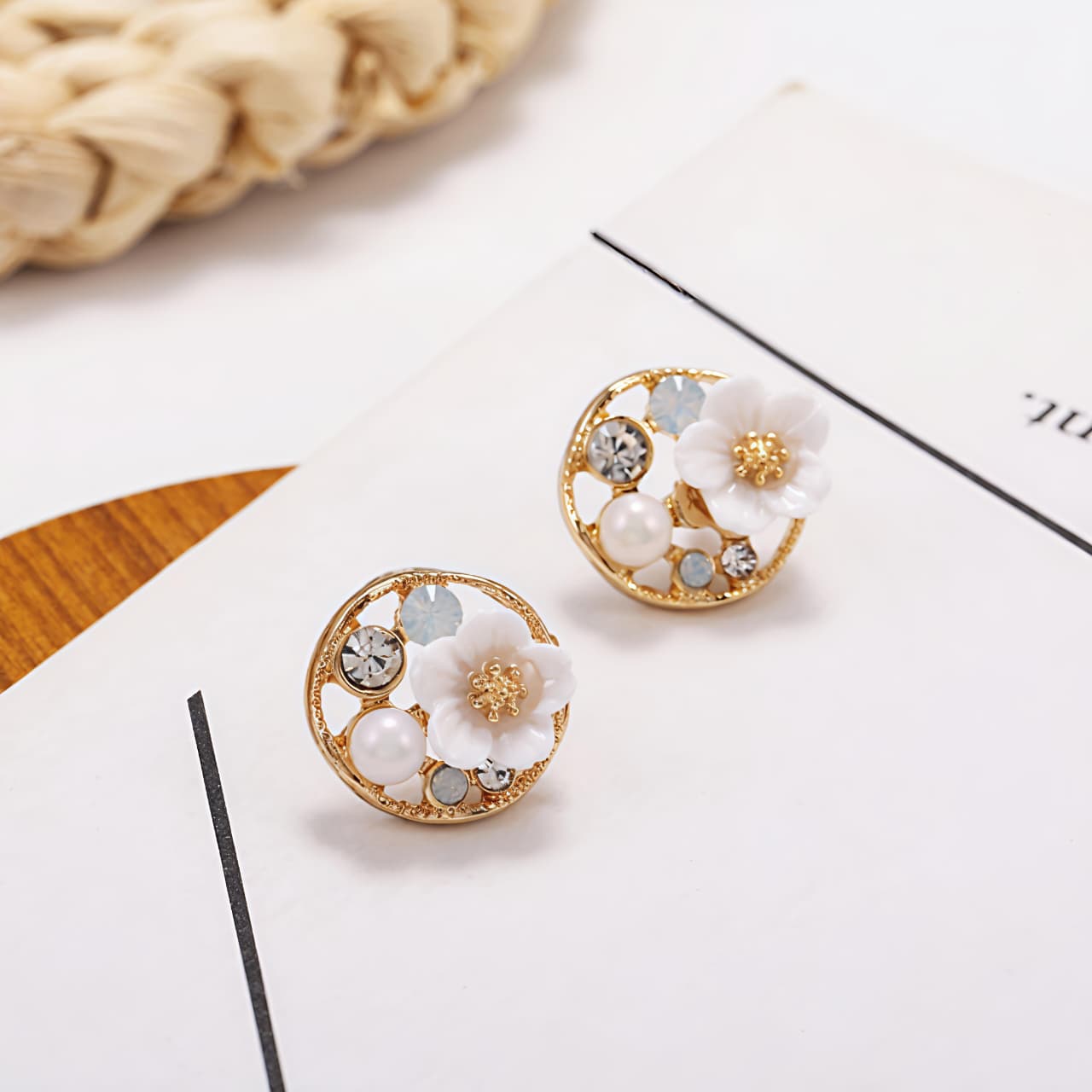 Classic Pearl & Flower Stud Earrings JL0035