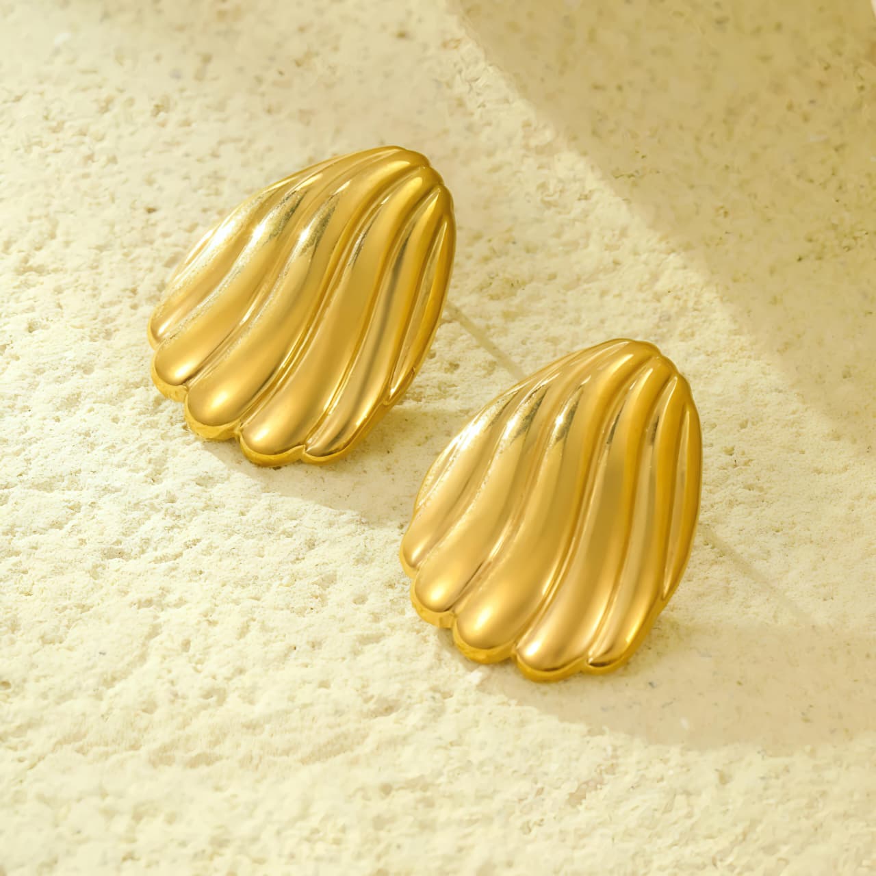 Golden Wave Shell Stud Earrings JL0042
