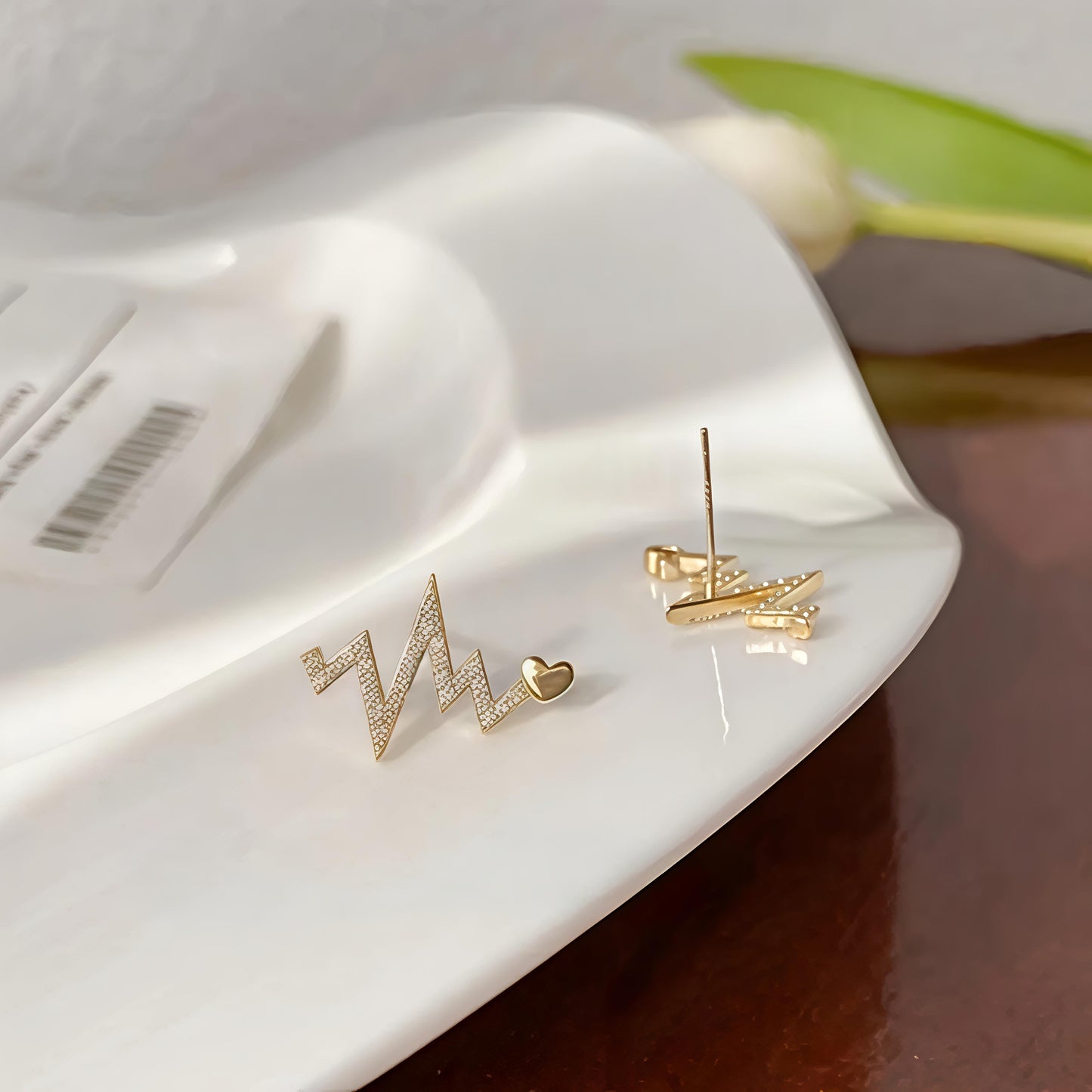 Heartbeat Wave Gold Stud Earrings – Korean Anti-Tarnish Design